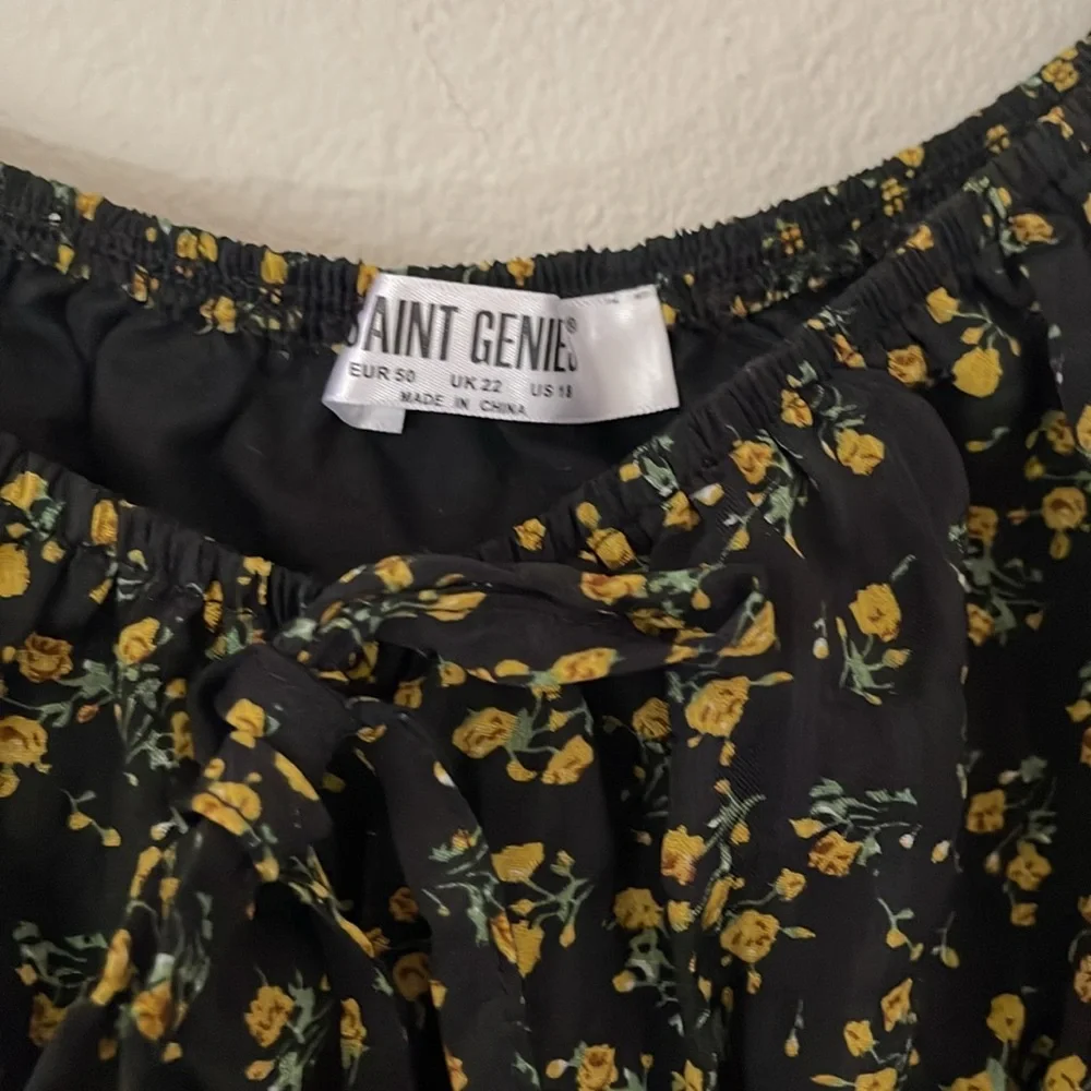 Floral Black Ruched Crop Women's Top Size 18 - Picture 8 of 9